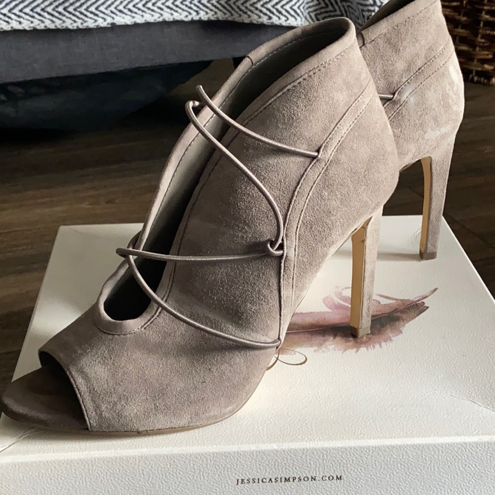 Jessica Simpson cosmia heels